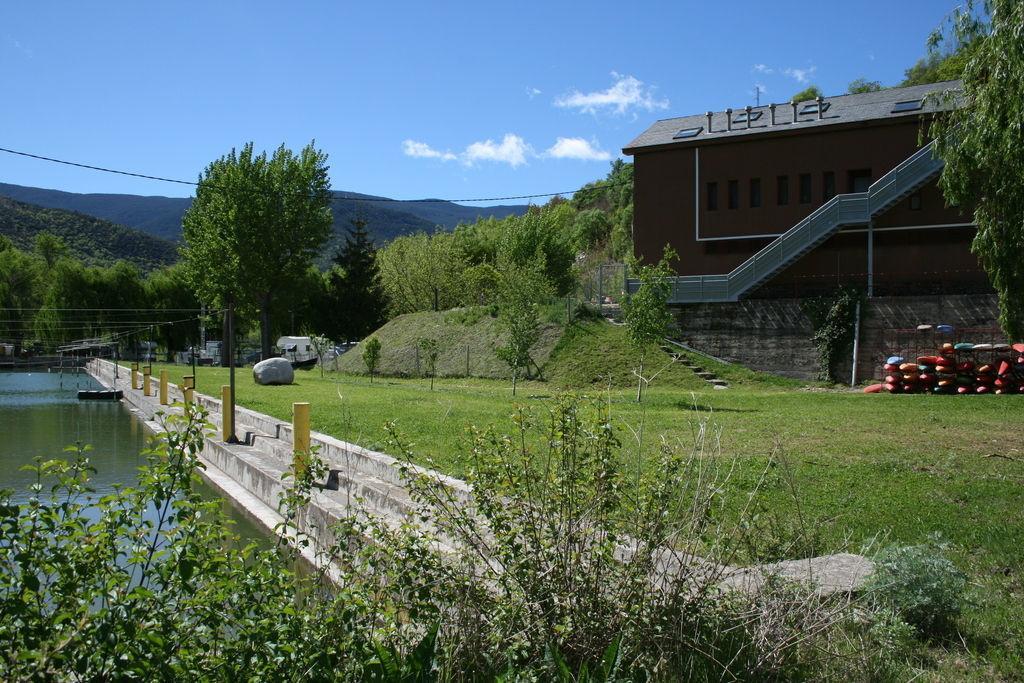 Alberg Escola De Piraguisme De Sort Exterior photo